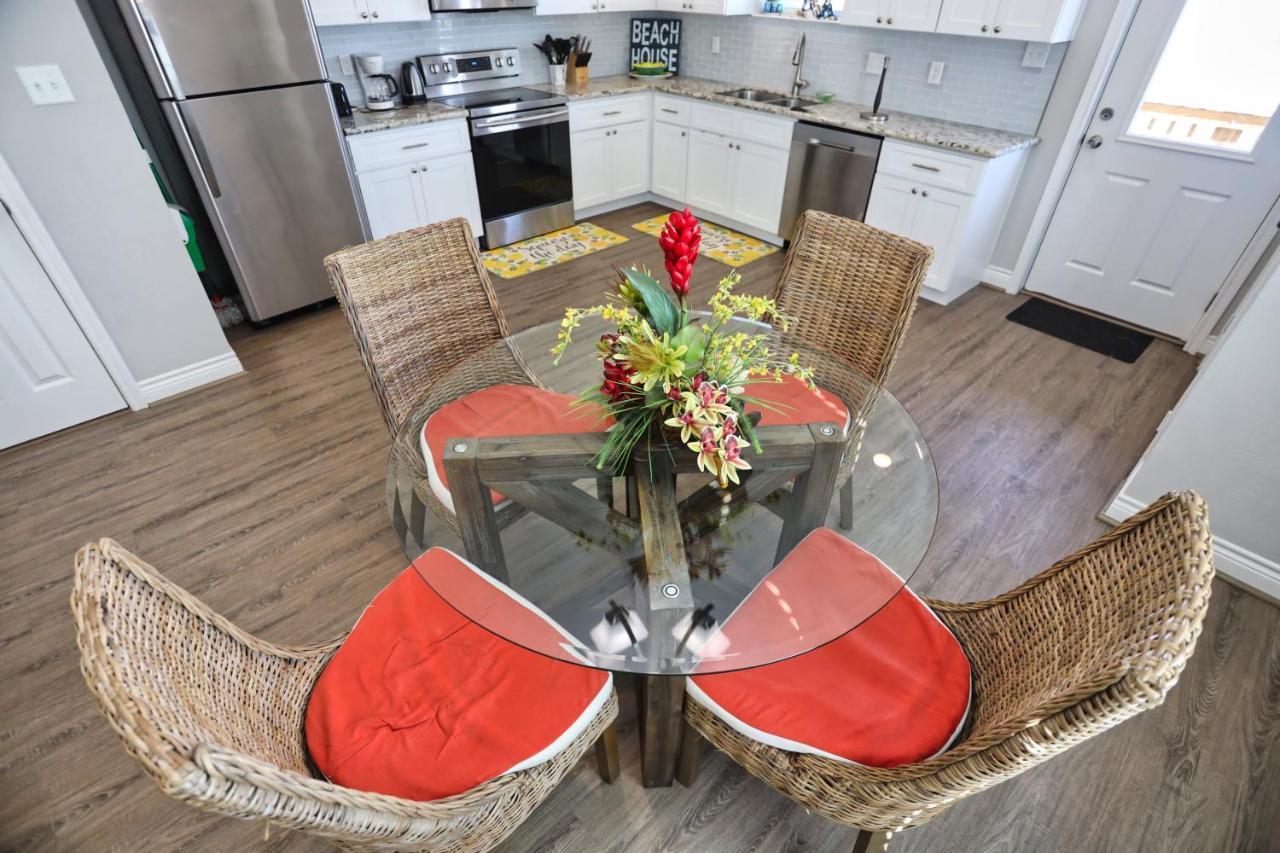 Yellow Beach Haven, Decks, Views, Mere Steps To Sand Galveston Esterno foto