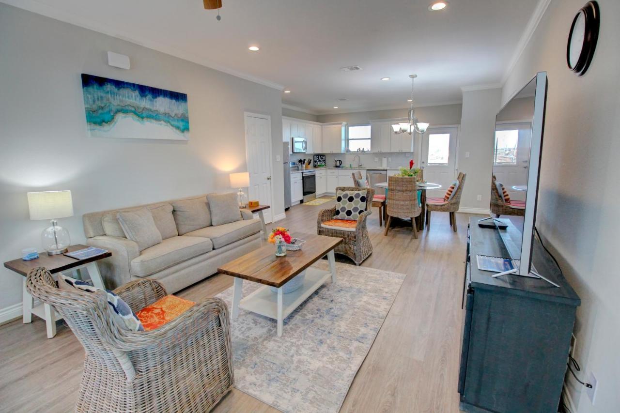 Yellow Beach Haven, Decks, Views, Mere Steps To Sand Galveston Esterno foto