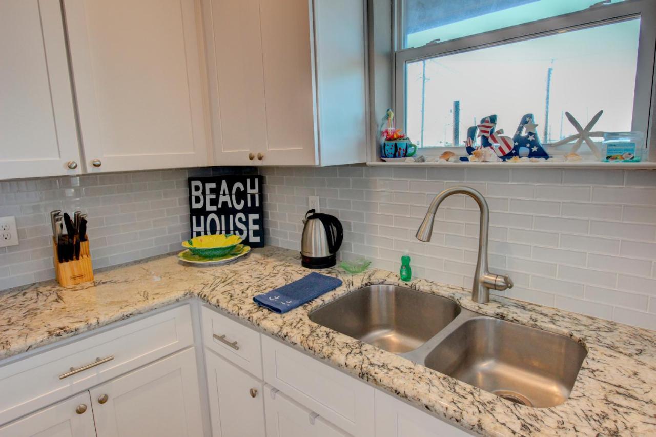 Yellow Beach Haven, Decks, Views, Mere Steps To Sand Galveston Esterno foto