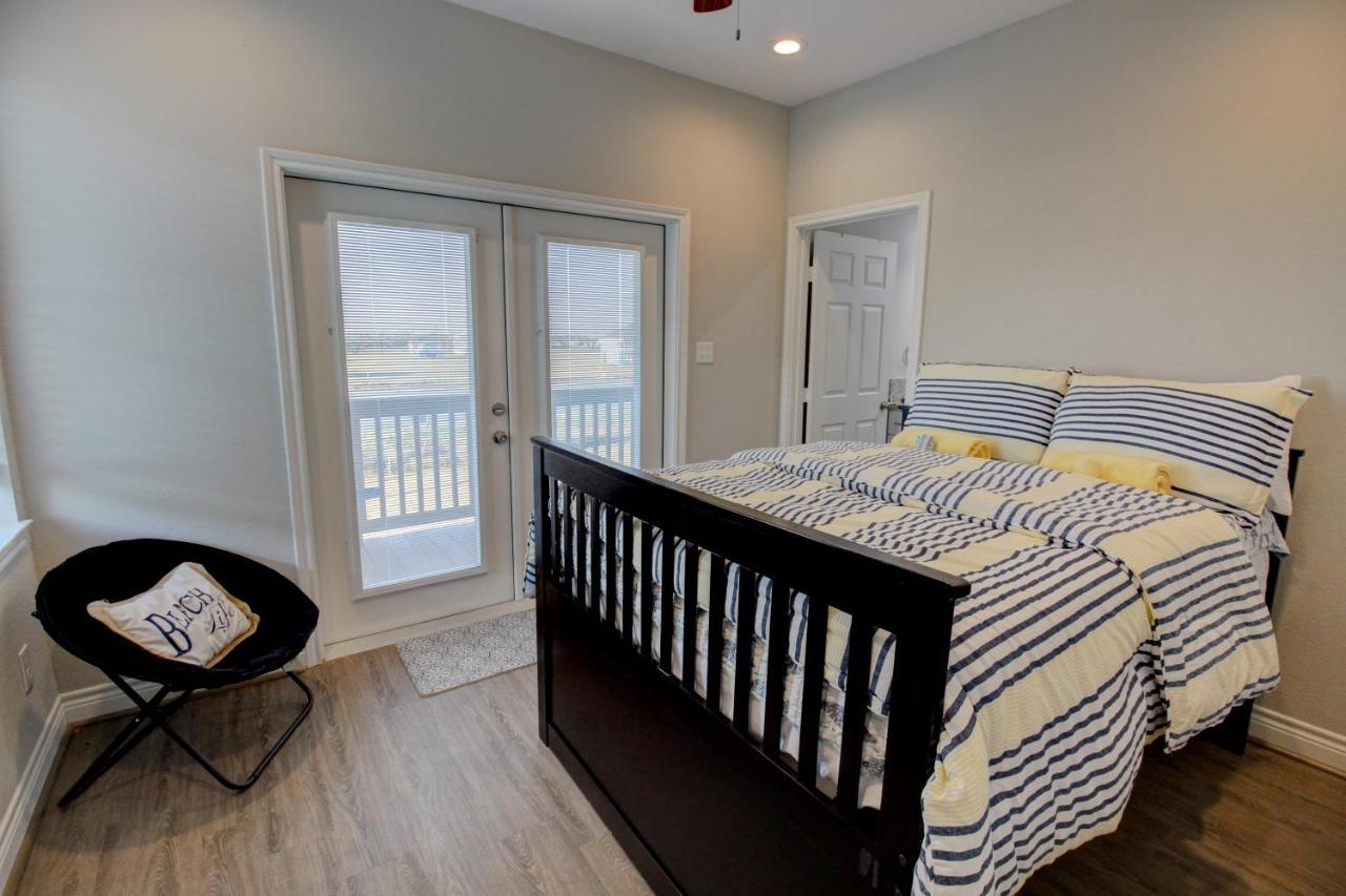 Yellow Beach Haven, Decks, Views, Mere Steps To Sand Galveston Esterno foto