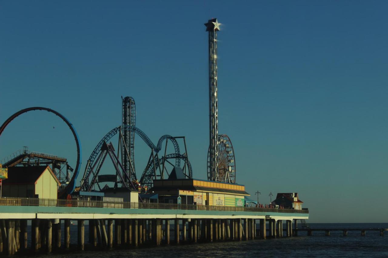 Yellow Beach Haven, Decks, Views, Mere Steps To Sand Galveston Esterno foto